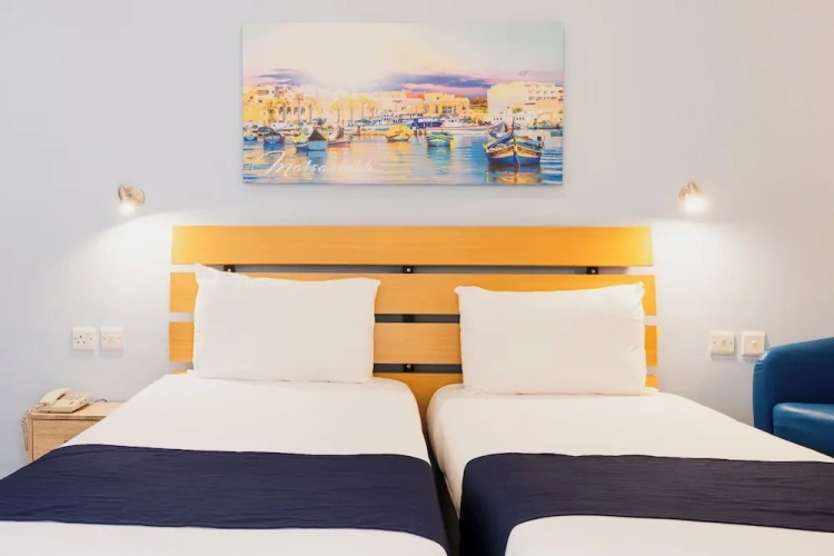 Twin room with balcony and with pool view