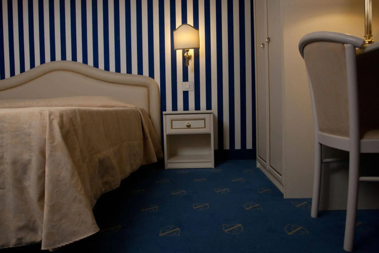 Hotel Navy