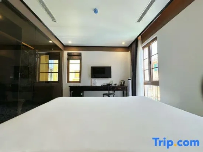 Standard Double room with city view