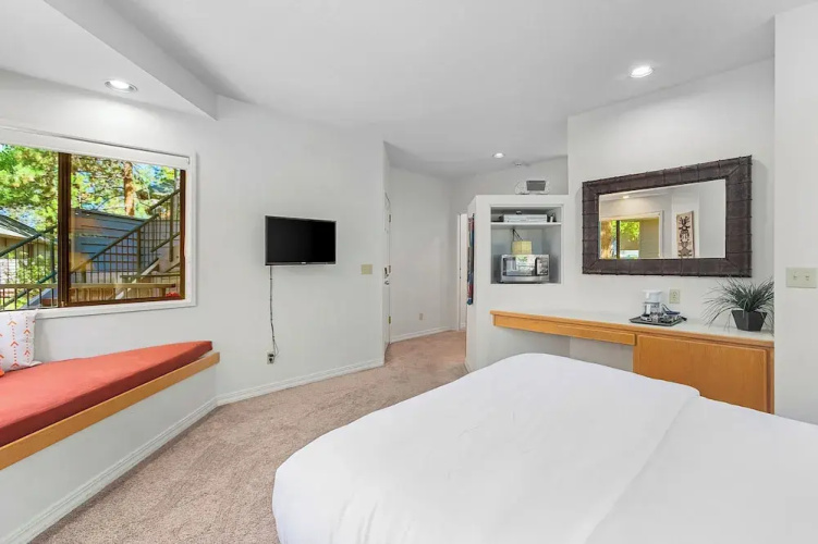 Snowcap Escape at Mount Bachelor