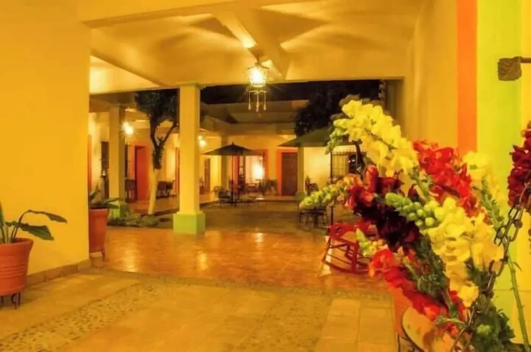 Classic Quadruple room with courtyard view