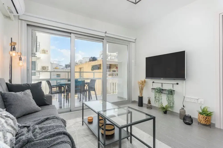 Amore 2-BR Apt By Finikoudes