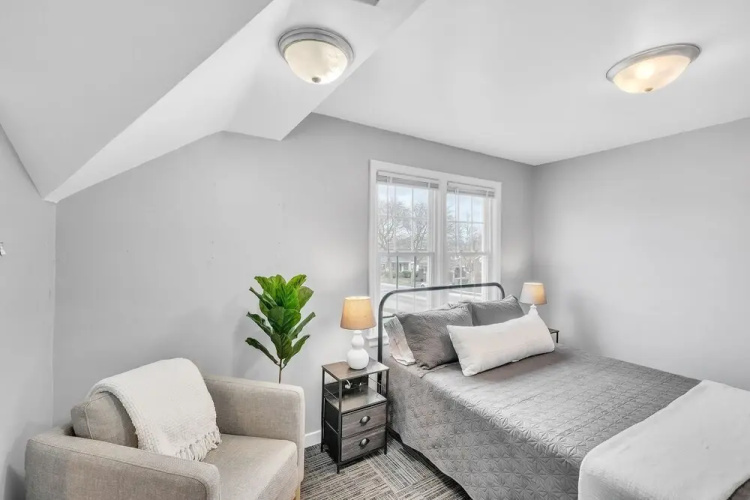 The Loft 3BR Apartment with Scenic Deck
