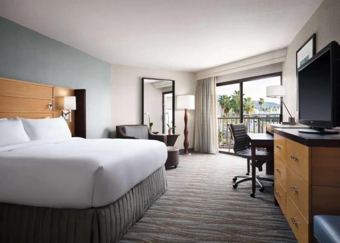 Double room with partial ocean view