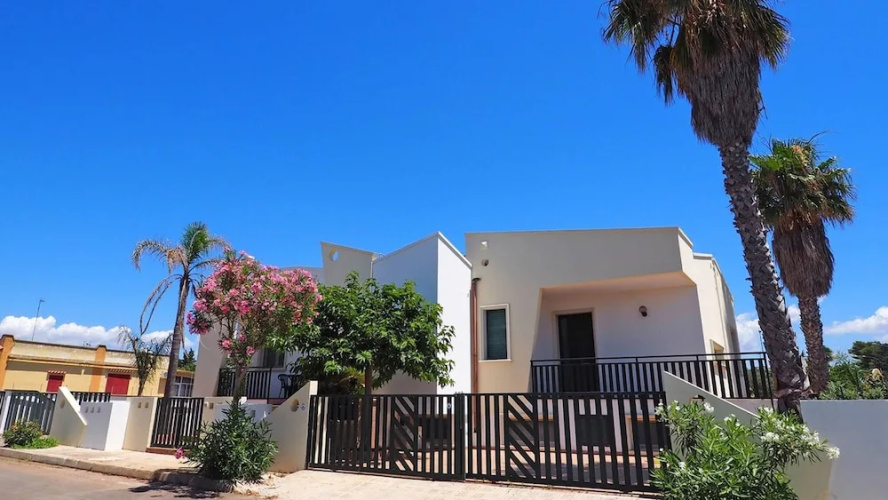 Villetta Torre Suda 2 - 6 Beds Just a few Meters From the sea