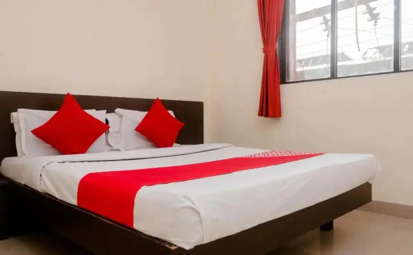 OYO 23285 The Diplomat Lodging