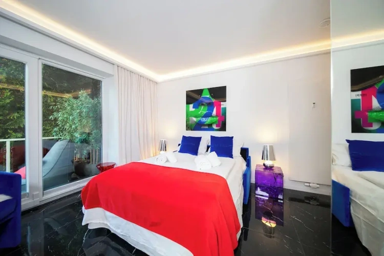 Deluxe Apartment