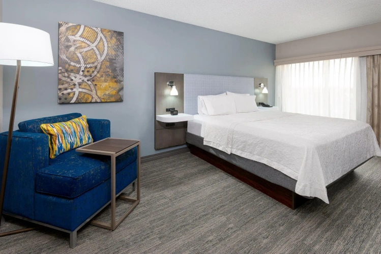Mobility/​Hearing Access Double Suite