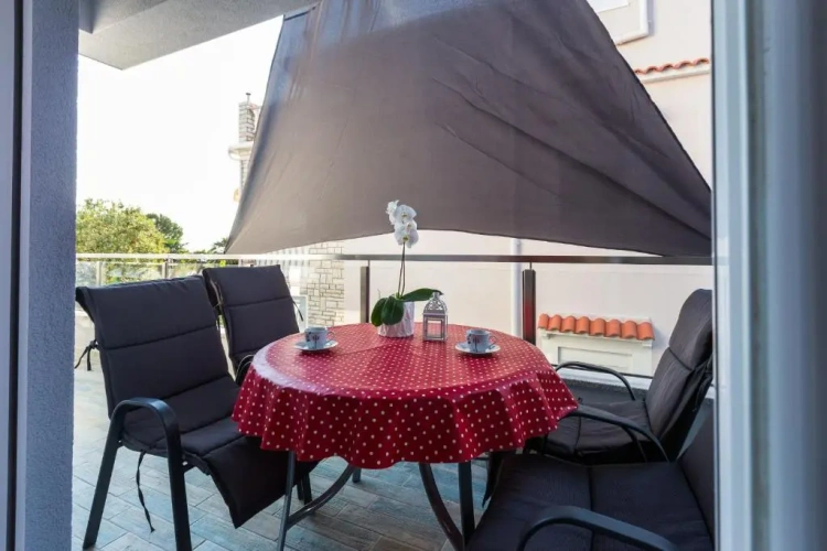 Apartment with balcony