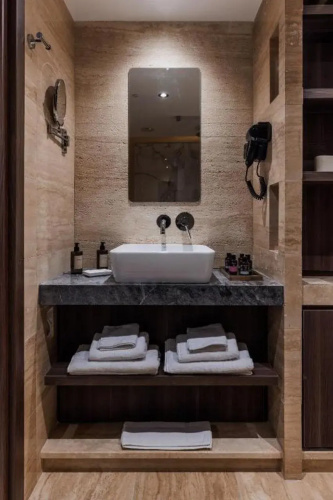 Reef Hotel & Spa