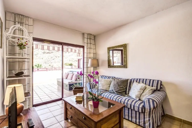 2 Bedrooms Apartment with pool view