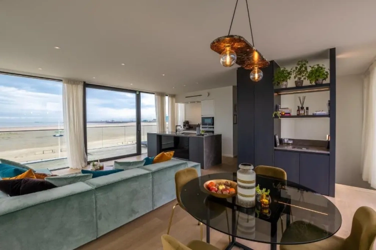 2 Bedrooms Apartment