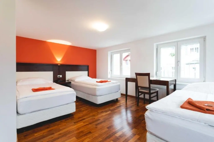 Standard Triple room