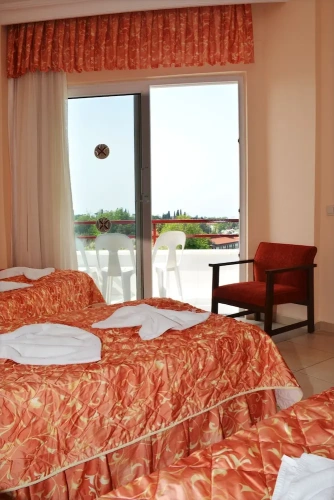 Standard Single room with partial sea view