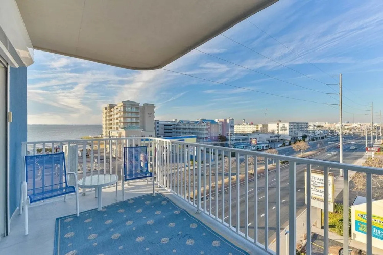 Astoria 402 by RedAwning