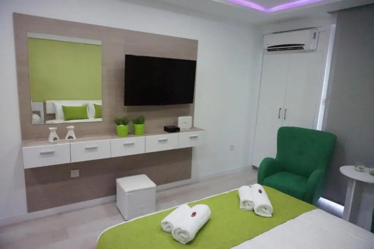 Lazuli Beachfront Apartment 405