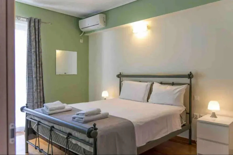 Cozy top Floor Flat Petralona