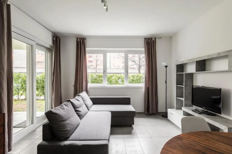 Apartment with garden view
