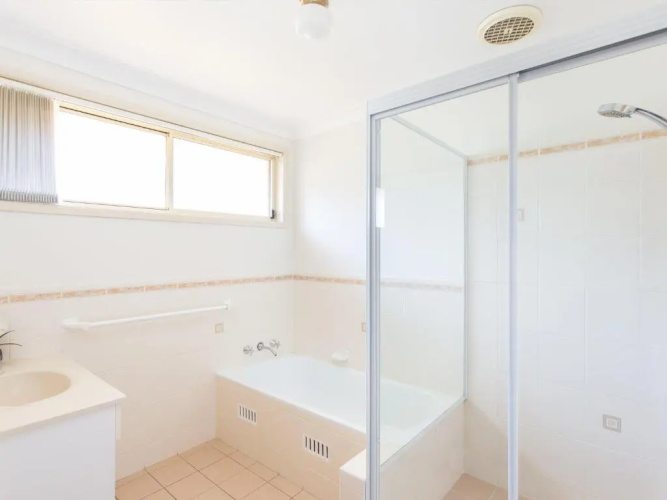 1/4 Huntly Close