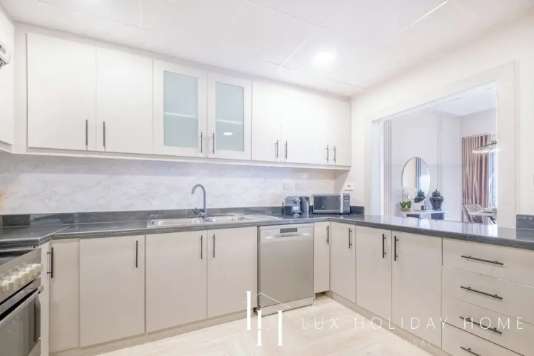 LUX The Luxurious Central JBR Suite 2
