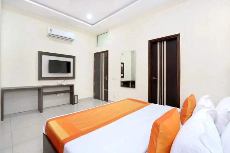Hotel JB 2 by OYO Rooms