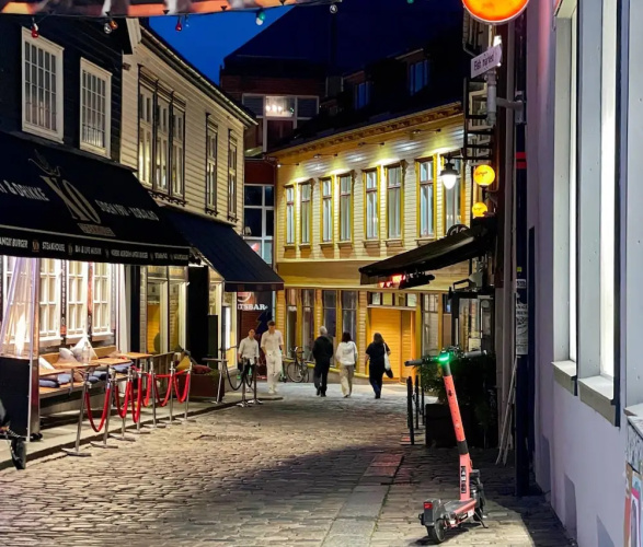 Vibrant Apartment On Bustling Street, Above A Restaurant - Perfect For Tourists, - Stavanger