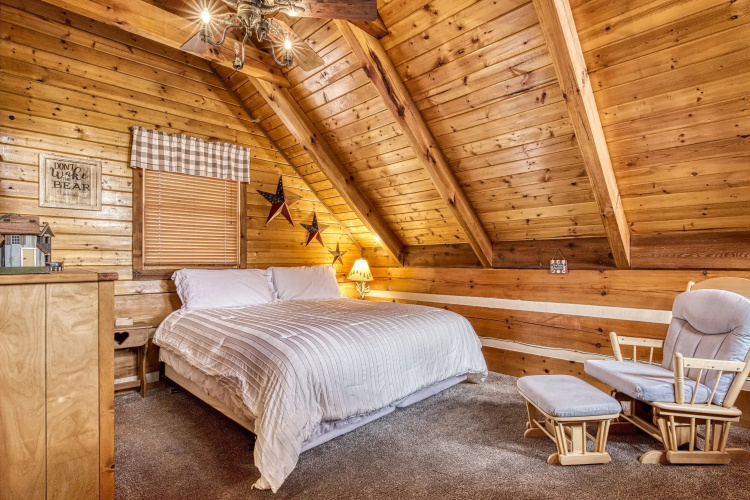 Fantastic Pet Friendly Cabin Hot Tub Fire Pit