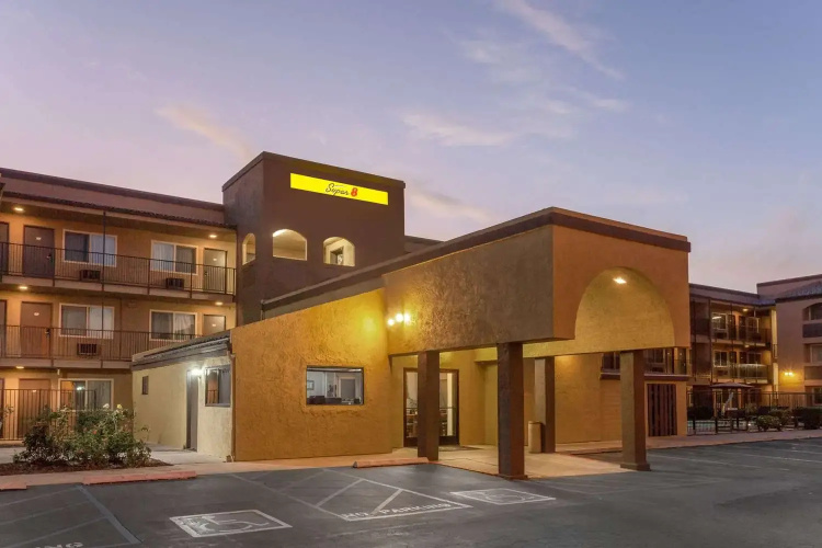 Super 8 by Wyndham Escondido