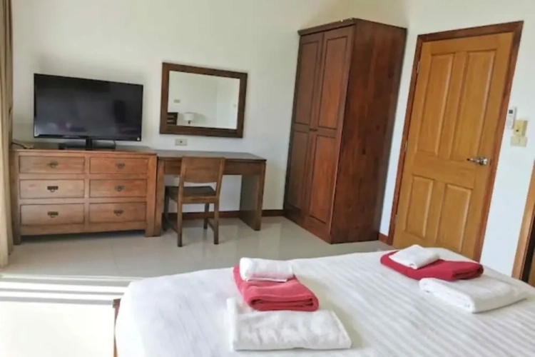 4 Bedrooms Villa
