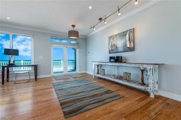 Beachfront Sapphire - Six Bedroom Home
