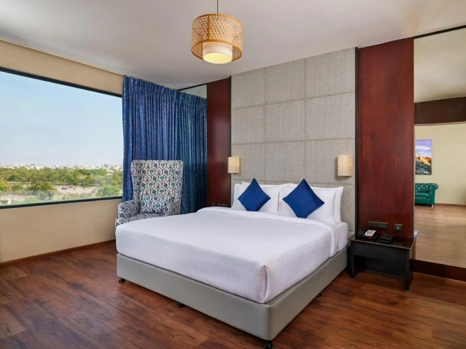 Deluxe Suite