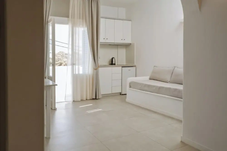 Apartment with balcony and with sea view