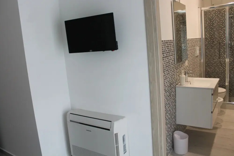 Destefano Central Apartment with Balcony
