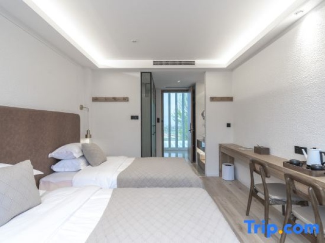 Standard Twin room with sunset view