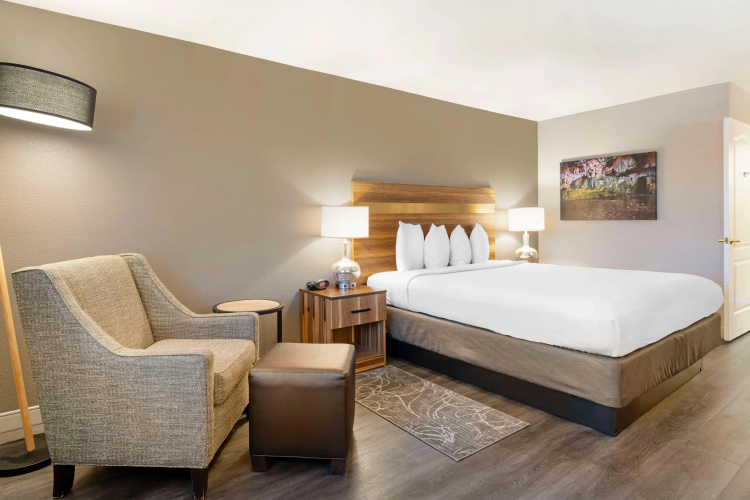 Best Western Cedar Inn & Suites