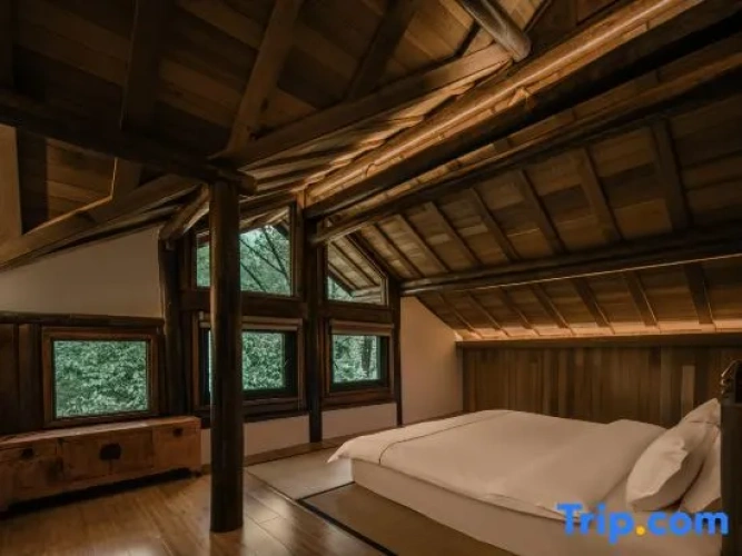 2 Bedrooms Suite with balcony