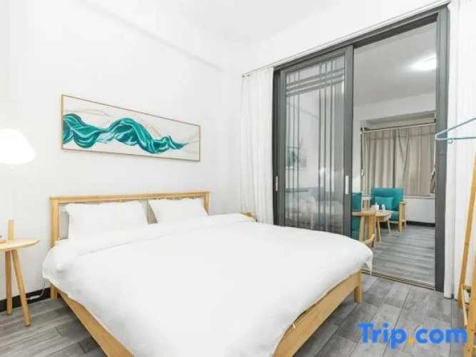 1 Bedroom Business Suite