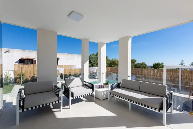 2083 Villa Gea