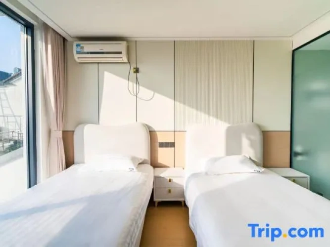 Standard Twin room with mountain view