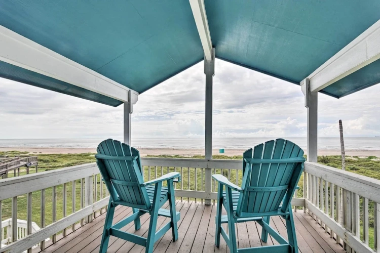 4 Bedrooms Cottage with balcony