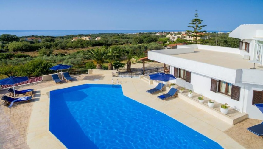 4 Bedrooms Villa