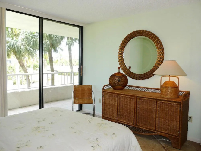 South Seas Tower 3-210