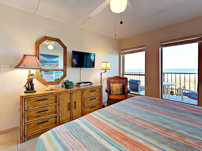 4400 Gulf Blvd Condo Unit 207
