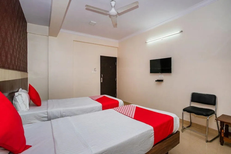 OYO 3974 Hotel Bcp Royal Residency