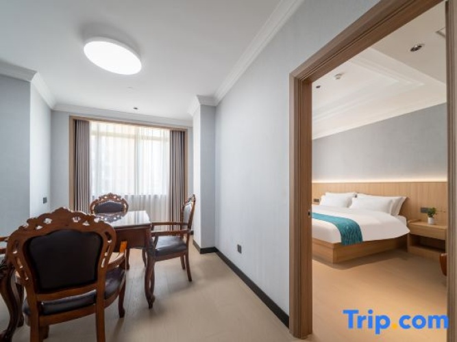 Deluxe Suite