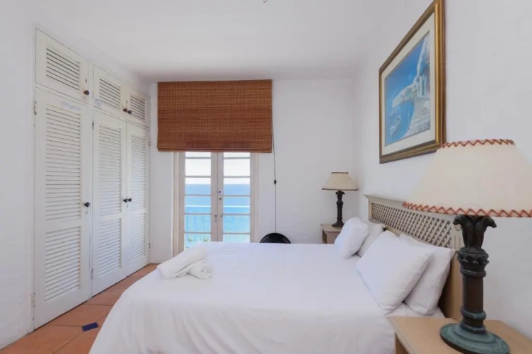 3 Bedrooms Apartment