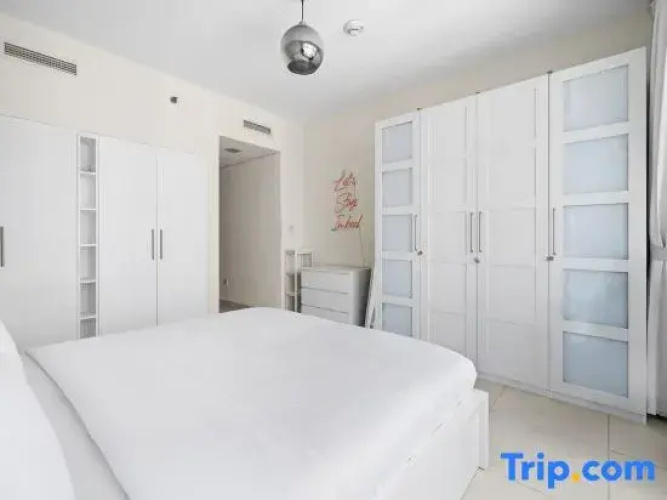 Stunning 2BR in Downtown Partial Burj Khalifa View