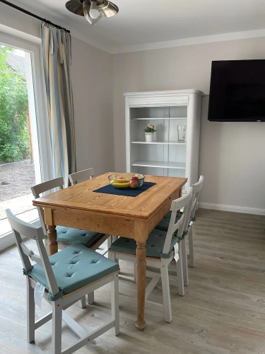 3 Bedrooms Apartment with courtyard view
