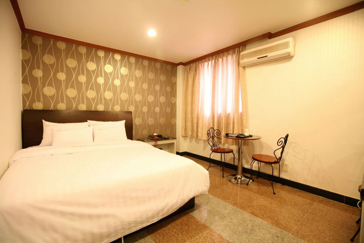 Hotel New World