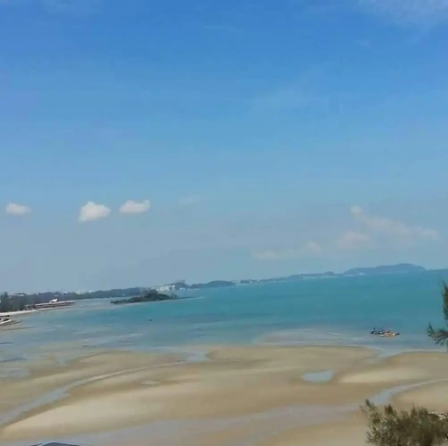 2 Bedrooms Premium Apartment beachfront